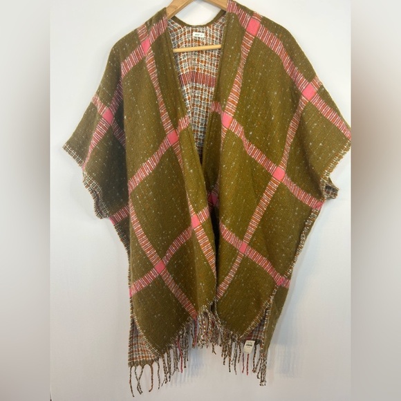 *NWT* Aerie Green, Pink Plaid Poncho/Cape Sweater, One Size, Fringe, Cardigan - Picture 1 of 11